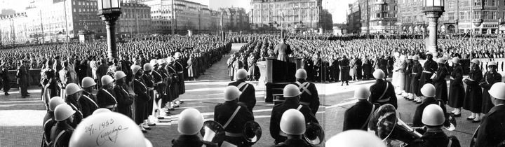 Hjemmeværnssoldater på Rådhuspladsen i København i 1953.