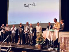 Minister for byer og landdistrikter Morten Dahlin har i dag overrakt Landdistriktsprisen 2024 til Dagrofa på årets Landdistriktskonference i Vejle.