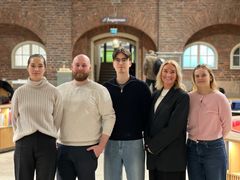 Fem ingeniørstuderende fra Kungliga Tekniska Högskolan i Stockholm var kun et par måneder om at slå Carlsbergs verdensrekord. Hatten af for Joel Bovin (31), Annie Nordström (24), Lucas Bergman (27), Linnea Isaksson (27) og Karin Hallgren (25).