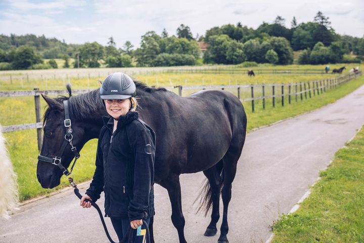 Danske hesteelskere har i weekenden deltaget i Agria Naturridt og derigennem samlet penge ind til fordel for Hestens Værn - penge, der skal bruge til at rehabilitere nødstedte heste i hele landet.