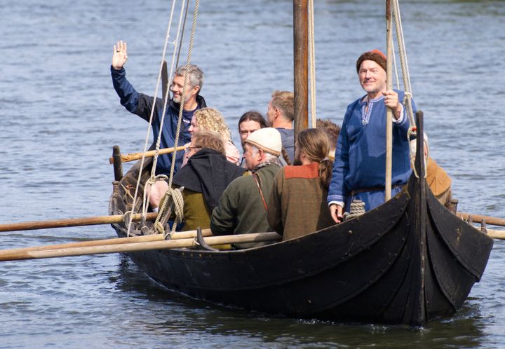 H.M. Kongen ankommer til Ribe og sætter Royal Run 2025 i gang. Fotograf: Frank Cilius