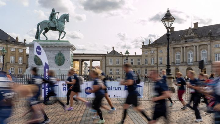 Deltagere på Amalienborg Slotsplads ved Royal Run '25
