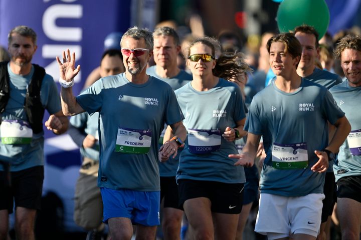 H.M. Kongen og H.K.H. Prins Vincent på startstregen i København/Frederiksberg til de afsluttende 10 kilometer til Royal Run '26. Foto: Lars Møller