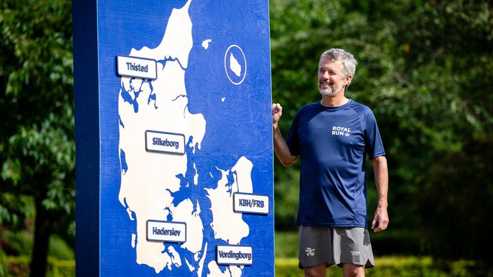 H.M. Kongen med værtsbyerne for Royal Run '27