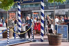 Finally, suitcase pulling is fun! If you run your wheelie bags over the precisely milled grooves of the "SoundTrack", you create the most popular song of the Oktoberfest: "Ein Prosit der Gemütlichkeit"