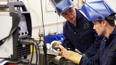 Når der for tiden er jobfremgang i Danmark, skyldes det blandt andet udlændinge og ældre. Det vurderer Dansk Industri.