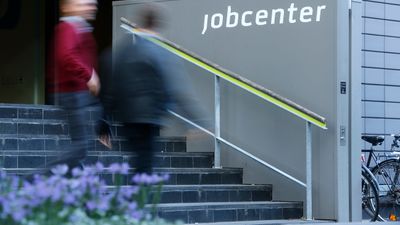 Jobcenter Esbjerg og erhvervsskolen Rybners opkvalificerer ledige, der er visiteret til fleksjob, til grønne og administrative  opgaver. Det efterspørger erhvervslivet