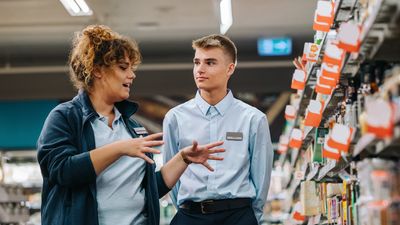 Formålet med Lederalliancen er at give så mange unge som muligt en hånd i ryggen – for eksempel ved at lade unge komme i praktik eller få job på arbejdspladsen.