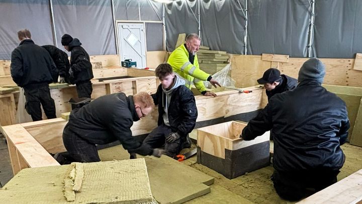 Elever på tagdækkerkursus