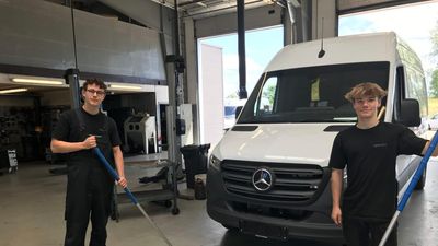 Når virksomheder skaber fritidsjob, får de ikke blot løst konkrete opgaver. Det er også en måde, hvorpå de kan inspirere unge til at vælge netop deres branche i fremtiden.