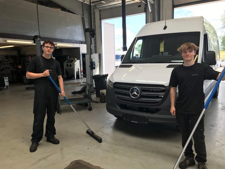 Når virksomheder skaber fritidsjob, får de ikke blot løst konkrete opgaver. Det er også en måde, hvorpå de kan inspirere unge til at vælge netop deres branche i fremtiden.