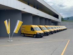 Elleve MAN eTGE'er er blevet leveret til Swiss Post i Ostermundigen, Bern. De elektriske varebiler skal levere pakker på tre steder på miljøvenligvis. Swiss Post drager samtidigt fordel af MAN Transport Solutions 360 graders rådgivning i forbindelse med omstillingen til elektriske varebiler.