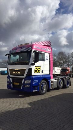 Fredebo Transport i Padborg har netop nu fået leveret denne flotte MAN TGX 26.480 6x2/2 – EfficientLine trækker.