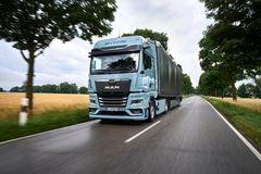Den nye MAN eTruck, er blandt de MAN køretøjer, som fremover kan finansieres gennem MAN Financial Services, der nu er opstartet i Danmark.  De finansielle løsninger tilbydes også til danske MAN varebils- og buskunder.
