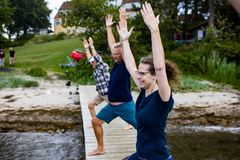 "Mange danskere har et ønske om at blive mere sunde, både fysisk og mentalt, men det er lettere sagt end gjort. Nogle gange har man brug for hjælp eller motivation til at bryde dårlige vaner eller komme i gang med det nye," siger generalsekretær i Folkehøjskolernes Forening Betina Egede Jensen.