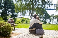 ”På højskolernes korte kurser kommer der både unge og ældre, børnefamilier, aktive, boglige, madglade og mange andre, og vi kan mærke, at interessen vokser. Det peger på, at mange søger feriemuligheder i Danmark, hvor de kan være sammen med andre og opleve en masse, samtidig med at de lærer nyt,” siger generalsekretær for Folkehøjskolernes Forening Betina Egede Jensen.