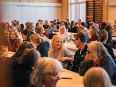 Den nye grønne sangbog vil blandt andet indgå i de mange Syng, spis og snak-arrangementer på landets højskoler over de kommende år. Her ses foto fra Grundtvigs Højskole.