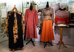 Nogle af de kostumer, som Nordisk Film har købt på auktion.