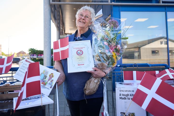 Aase Nielsen fra Lidl i Skive er Danmarks sødeste kassedame 2025 kåret af ugebladet Hjemmet