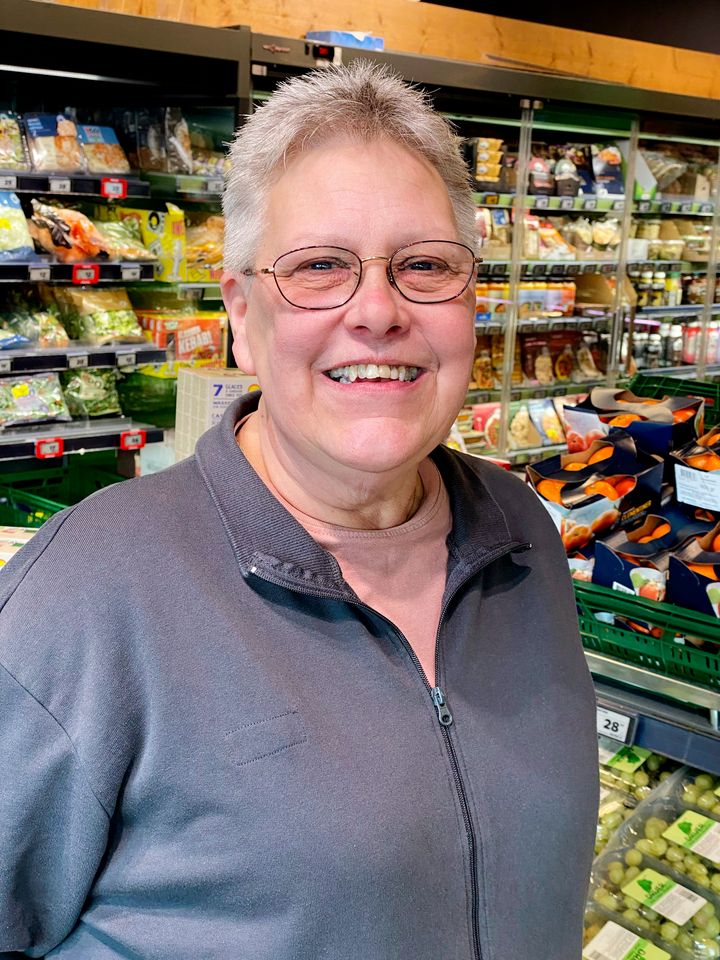 Lene Ipsen fra Netto i Brønshøj er blandt finalisterne i kåringen af Danmarks sødeste kassedame 2026.