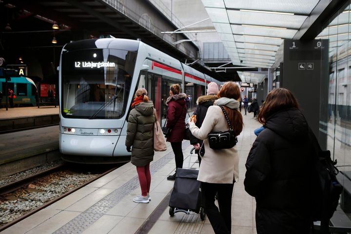 Flere aften- og weekendafgange skal imødekomme stigende efterspørgsel på Letbanen