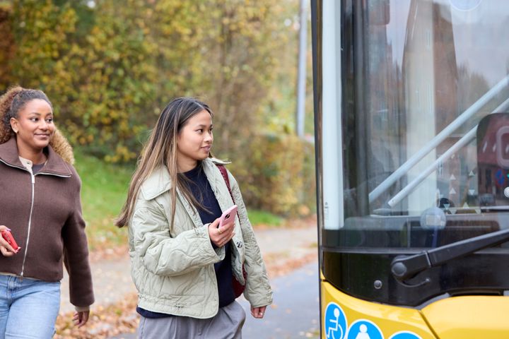 Unge sparer penge ved at vælge den rigtige billet til deres rejsebehov