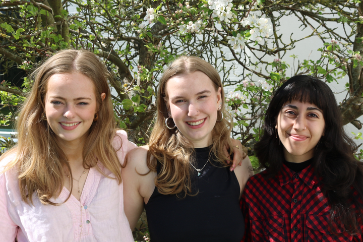 DGS' Daglige Ledelse 25/26. Fra venstre: Maria Pedersen, Freja Sinclair og Shabnam Shafigh.