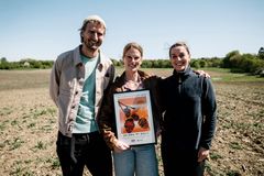 foto af personer med klimabevis