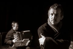 Forestilling "Et latterligt menneskes drøm" af Fjodor Dostojevskij med skuespiller Viktor Melnikov & Adam Ørvad (accordeon).