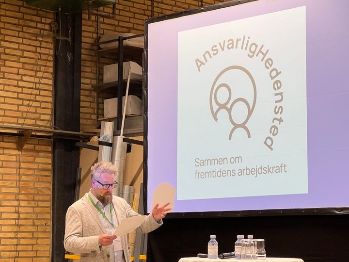 Udvalgsformand for beskæftigelsesområdet Lars Jensen håber, at det nye Diplom for Social Ansvarlighed vil være med til at styrke samarbejdet om beskæftigelse i Hedensted Kommune