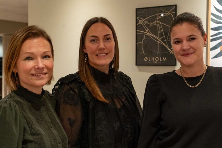 Billede af tre kvinder, Karina Tindbæk Uhrskov, Rikke Palmelund og Sabrina Kronborg, der alle er flyttet tilbage til Ølholm efter at have boet andre steder.