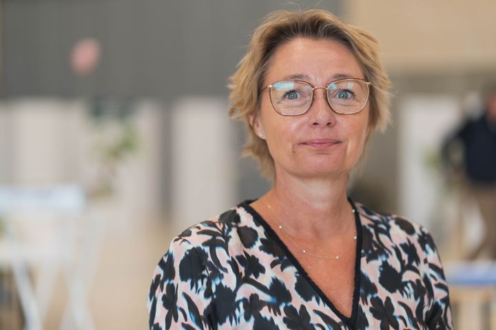 Billedet%20er%20et%20portr%E6t%20af%20Marianne%20Berthelsen%2C%20som%20er%20Hedensted%20Kommunes%20kommunaldirekt%F8r.