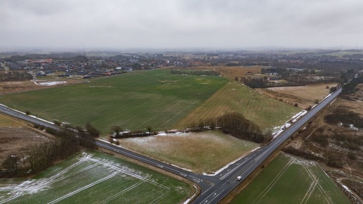 Dronefoto udover Tørring by fra Nordvest