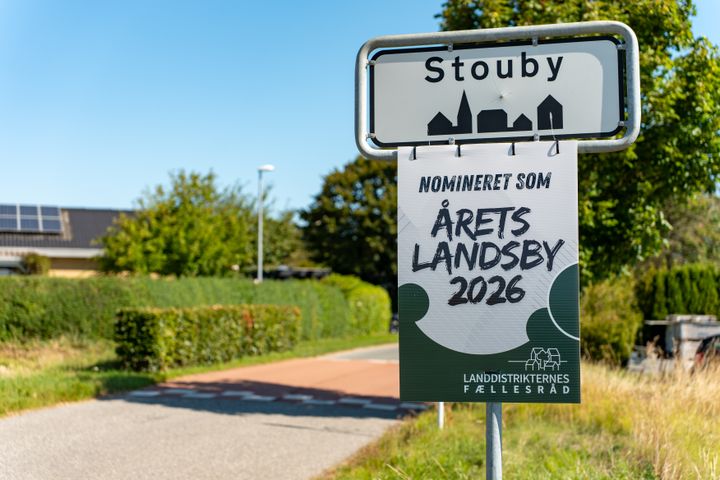 Foto af byskilt i Stouby