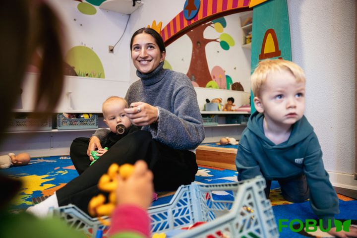 Praktikanter i Københavns Kommune skal have styrket deres praktik-tid. Men kommunens løsning vil betyde, at mange gode praktikpladser i stærke selvejende daginstitutioner forsvinder. Foto: FOBU