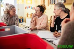 FOBU appellerer til kommunerne om at give mere plads til selvbestemmelse i landets dagtilbud. Kun med større tillid til og involvering af civilsamfund, forældre og pædagogers evner og vilje til at løse opgaven med at give børnene et trygt, omsorgsfuldt og stimulerende dagtilbud, kan vi hæve kvaliteten for landets samlede tilbud. Foto: FOBU