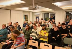 FOBU Foreningen til gavn for Børn og Unge og Børnevennerne er begge dagtilbuds-paraplyer, som løbende faciliterer møder mellem politikere, beslutningstagere og pædagoger. Som talerør for selvejende og private dagtilbud vil begge organisationer gerne bane vej for, at civilsamfundets forældre, pædagoger og politikere står #sammenomdagtilbud i en tid med mangel på arbejdskraft og store udfordringer med kvaliteten i de offentlige dagtilbud i Danmark. Foto: Gry Brøndum