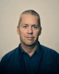 Christian Aabro er forsker i dagtilbuds-pædagogik og er kritisk over for tidens omfattende brug af koncepter, som han mener giver kommuner og andre ledere en falsk tryghed og dokumentation, som intet har med kvalitet til børnene at gøre.