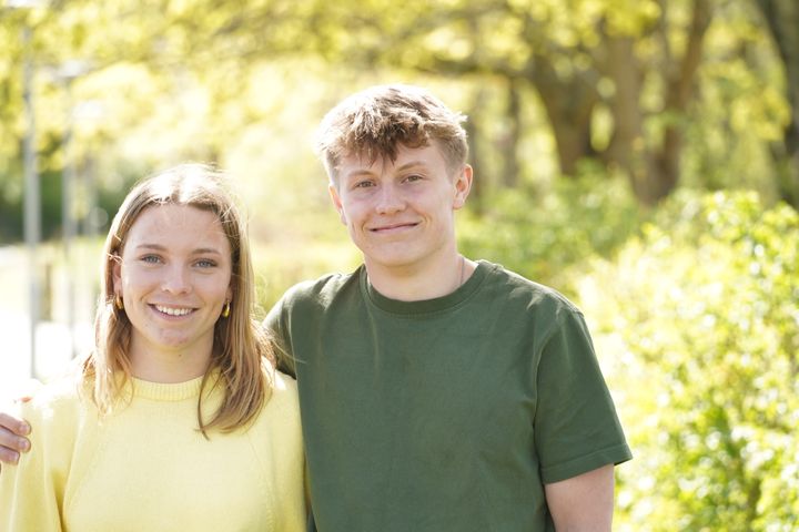 Nyt formandskab for Danske Skoleelever, formand Madicken Luther (tv.) og næstformand Samson Paepke (th.) tiltræder den. 1. juli 2026.