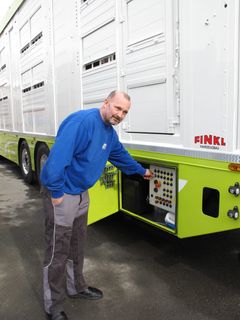Alt er solid og oversiktlig gjennomført på påbyggene fra Josef Finkl KG Fahrzeugbau. Bileier Gert Hansen er godt fornøyd med skapet hvor alle funksjoner er samlet.
