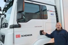 Alle bilene går med DB Schenker-dekor, samt en diskret markering av at det er HOB Gods som eier kjøretøyene og selskapets internnummer.