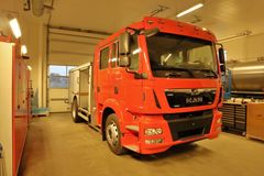 Dette er den første brannbilen Hans Ivar Slåttøy Transport AS bygger på et nytt MAN TGM-chassis med mannskapsførerhus. Bilen skal til øykommunen Vega.