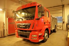 Dette er den første brannbilen Hans Ivar Slåttøy Transport AS bygger på et nytt MAN TGM-chassis med mannskapsførerhus. Bilen skal til øykommunen Vega.