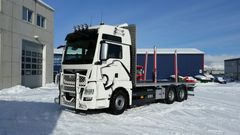 A. Eliassen Transport fikk sin nye MAN TGX 26.640 6x4 mens det ennå var snø på bakken. Bilen går i lang tømmertransport fra Nord- til Midt-Troms.