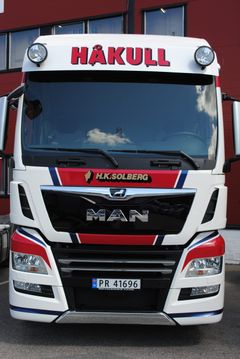 Bilene går i transport for Håkull som ukentlig har mer enn 80 trailere i trafikk til og fra kontinentet.