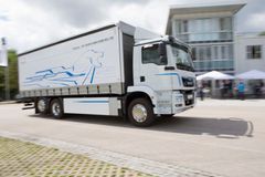 Distribusjonsbilene er utstyrt med en el-motor 350 kW (tilsvarer 476 hk), mens maksimalt dreiemoment er på hele 3500 Nm, noe man ellers må opp i over 700 hk i en diesellastebil for å oppnå