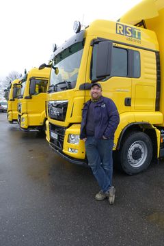 Sjåfør Martin Roer Hovden sier at bilene er knall, og han skryter av den nye girkassen.