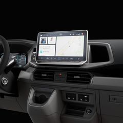 Den nye, sentrale MAN Media Van berøringsskjermen er standard for betjening av kjøretøyfunksjonene og informasjonssenteret på MAN TGE Next Level