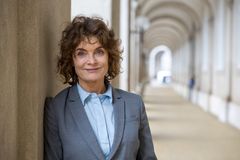 Lise Lotte Toft, direktør i Danske Vandværker, mener, at sammenlægningerne skal ses som udtryk for, at vandværker vælger at samle kræfterne, når det giver mening lokalt, og at det handler om at gøre den decentrale model, hvor forbrugerne selv har ejerskab over drikkevandsforsyningen, endnu stærkere.