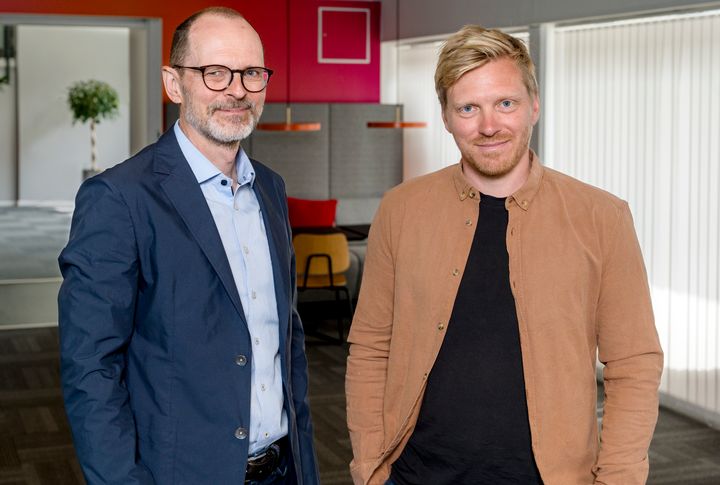 Carsten Höegh Christiansen, adm. direktør i AURA, (tv.) og Henrik Brink, medstifter og adm. direktør i Ento (th.) har store forventninger til det fremtidige samarbejde